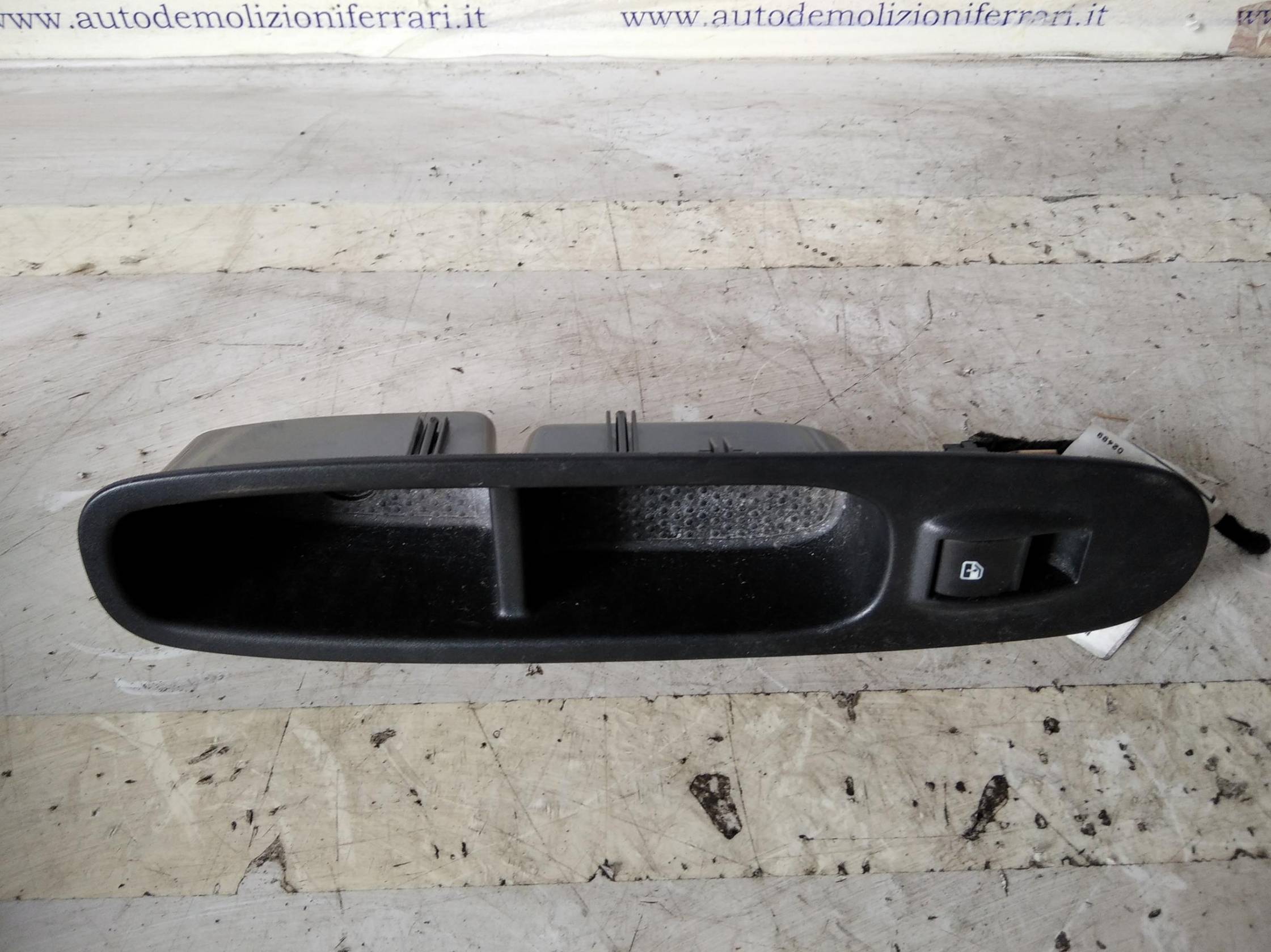 Interruttore alzacristalli porta ant.